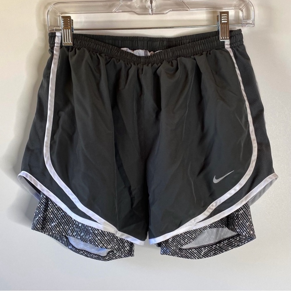 Nike Womens Dri-Fit Running Shorts Sz M Black White Activewear Athletic Sporty
